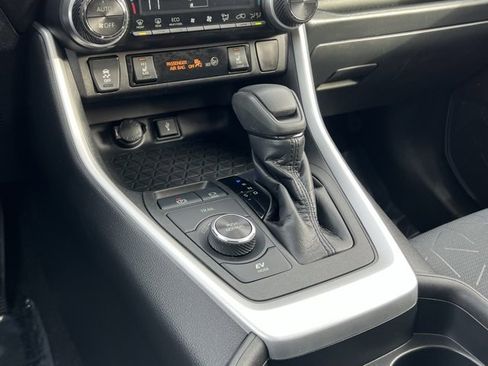 Used 2020 Toyota RAV4 XLE image 23