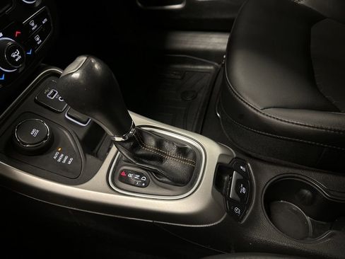 Used 2019 Jeep Compass Latitude w/ Cold Weather Group AWD/4WD image 14