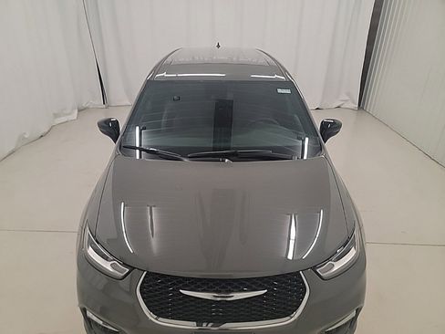 New 2025 Chrysler Pacifica Select image 9