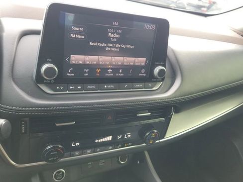 Used 2021 Nissan Rogue SV image 26