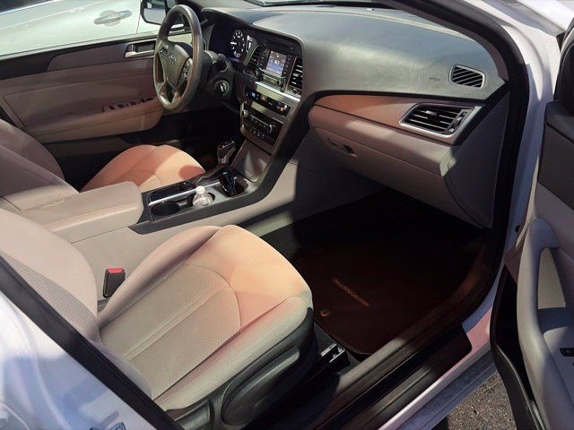 Used 2015 Hyundai Sonata SE w/ Option Group 09 FWD image 11