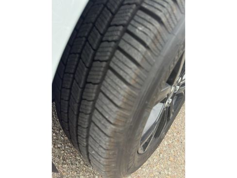 Used 2022 Ford Edge SE w/ Black Appearance Package image 4