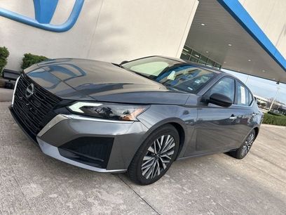 Used 2024 Nissan Altima 2.5 SV