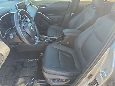 Used 2024 Toyota Corolla Cross XLE FWD image 17