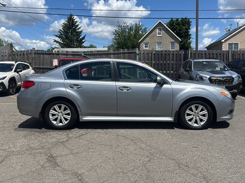 Used 2011 Subaru Legacy 2.5i Premium AWD/4WD image 9