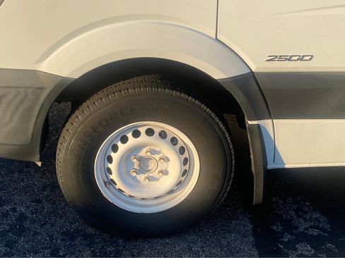 Used 2015 Freightliner Sprinter 2500 image 35