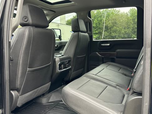 Used 2022 GMC Sierra 2500 SLT w/ SLT Convenience Package AWD/4WD image 17