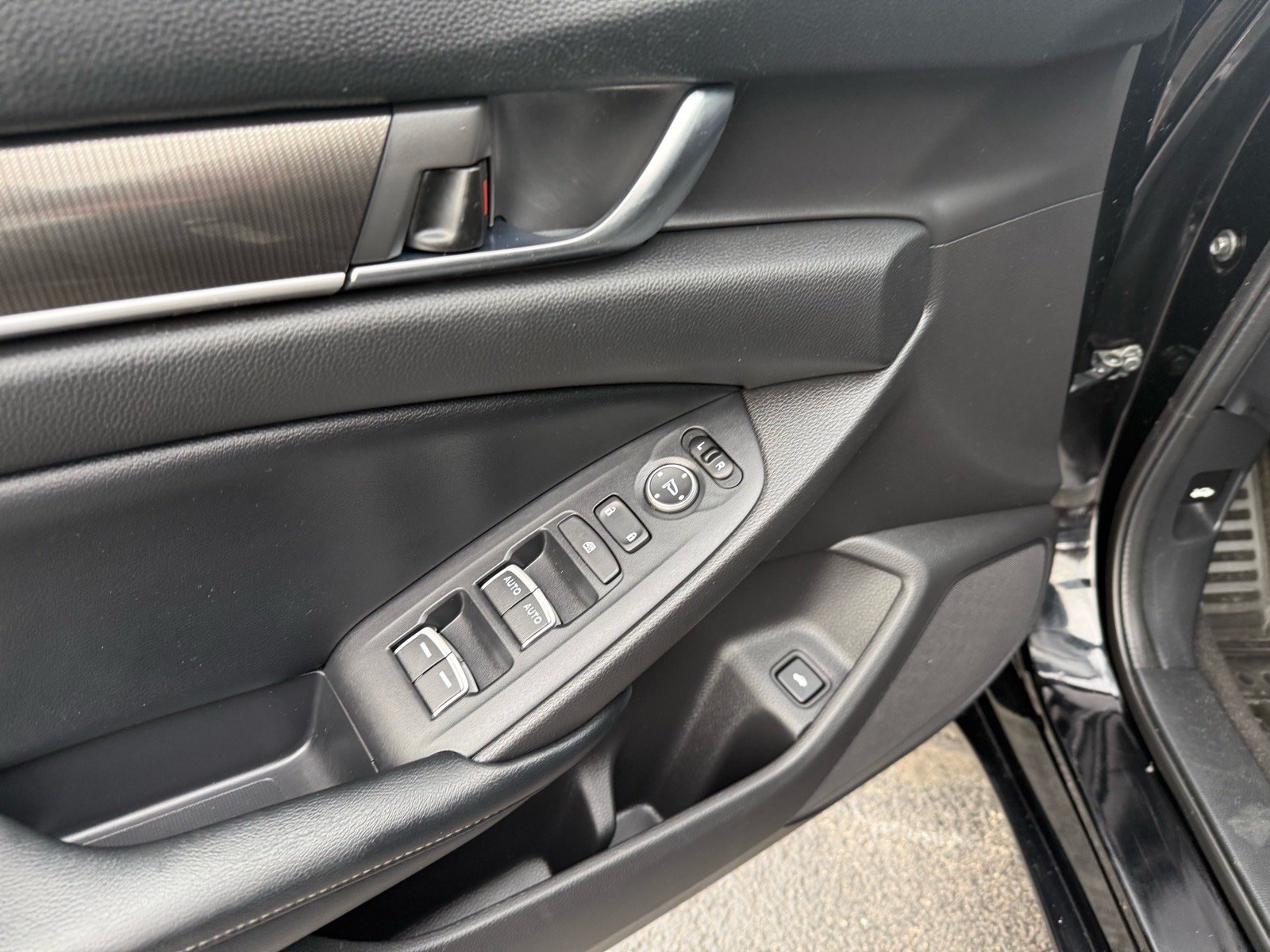 Used 2018 Honda Accord Sport image 13