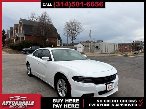 Used 2021 Dodge Charger SXT w/ Leather Interior Group image 4