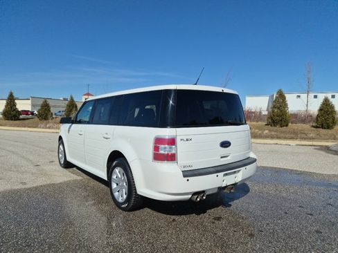 Used 2010 Ford Flex SE image 9