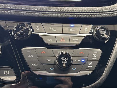 New 2026 Chrysler Pacifica Select AWD/4WD image 17
