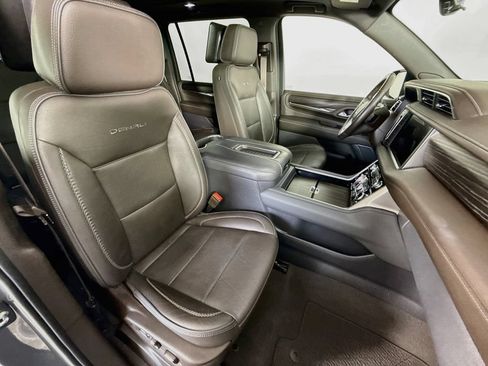 Used 2021 GMC Yukon XL Denali w/ Denali Premium Package AWD/4WD image 32