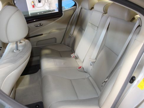 Used 2013 Lexus LS 460 w/ Comfort Pkg image 28