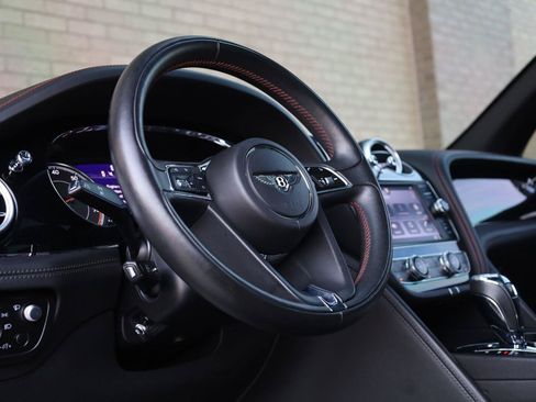 Used 2018 Bentley Bentayga AWD/4WD image 18