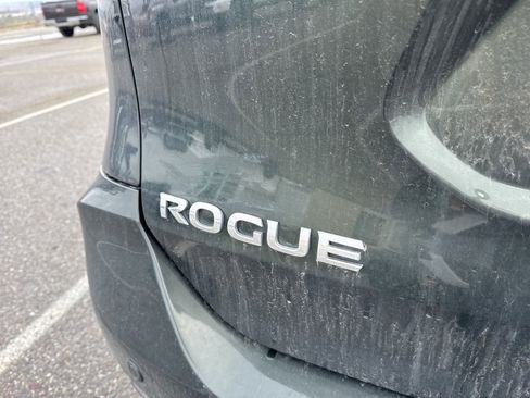 Used 2020 Nissan Rogue SV image 9