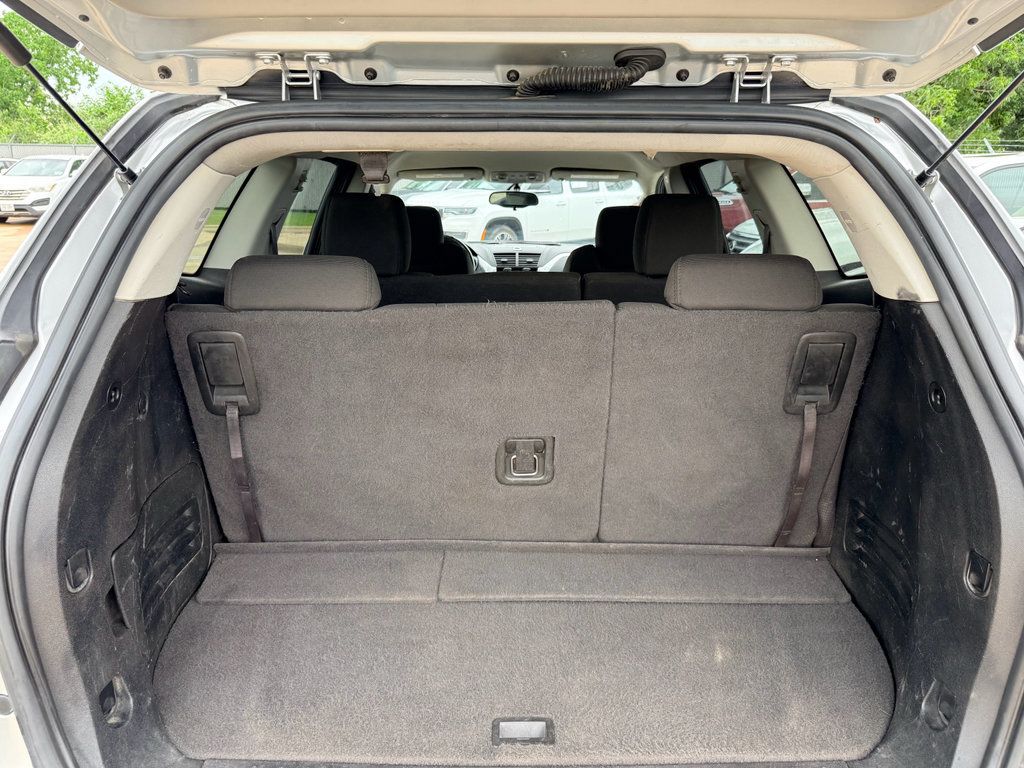 Used 2011 Chevrolet Traverse LT FWD image 27