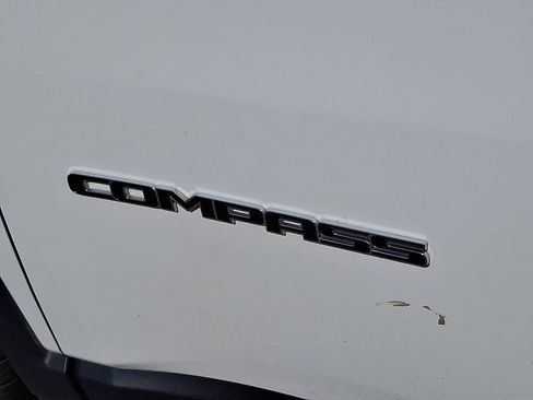 Used 2024 Jeep Compass Latitude AWD/4WD image 11