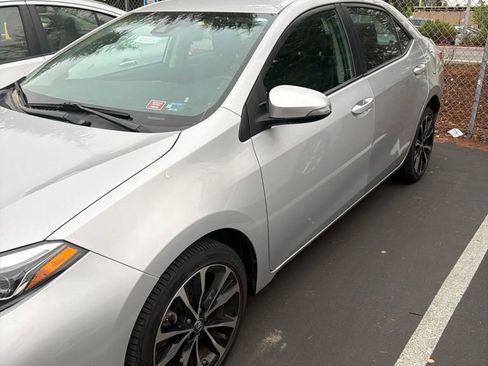 Used 2018 Toyota Corolla SE FWD image 2