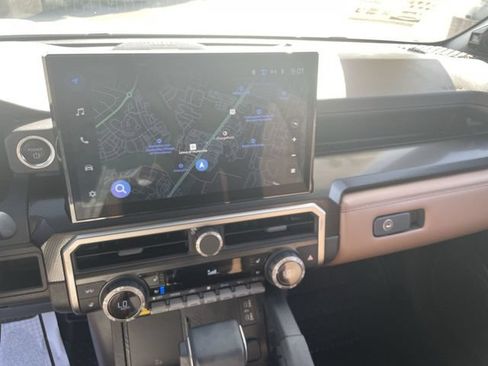 Used 2025 Toyota 4Runner Limited AWD/4WD image 19