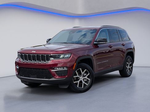 Used 2025 Jeep Grand Cherokee Limited w/ Luxury Tech Group II AWD/4WD image 2