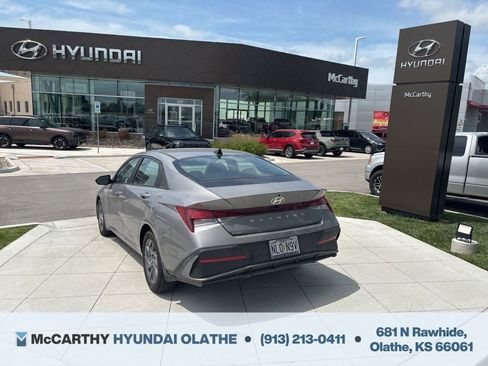 Used 2024 Hyundai Elantra SEL FWD image 11