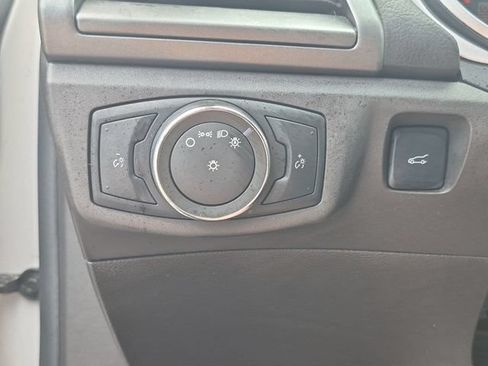 Used 2016 Ford Fusion SE FWD image 18