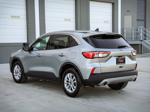 Used 2022 Ford Escape SE w/ Cold Weather Package image 5