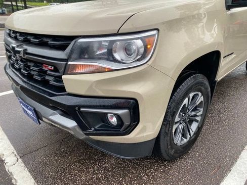 Used 2022 Chevrolet Colorado Z71 AWD/4WD image 2