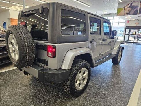 Used 2017 Jeep Wrangler Unlimited Sahara AWD/4WD image 4