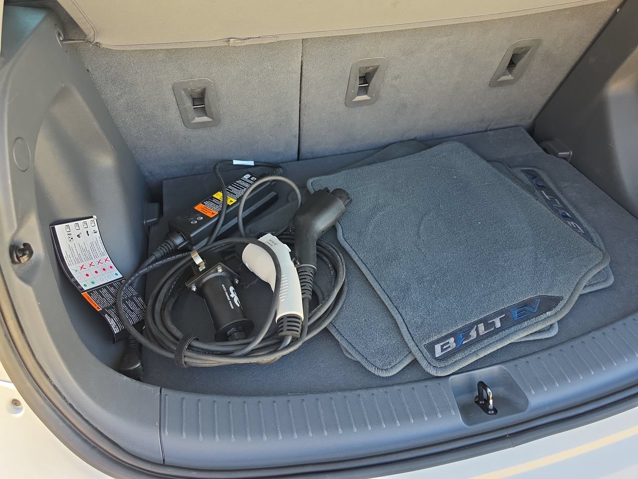 Used 2019 Chevrolet Bolt Premier w/ Infotainment Package FWD image 34