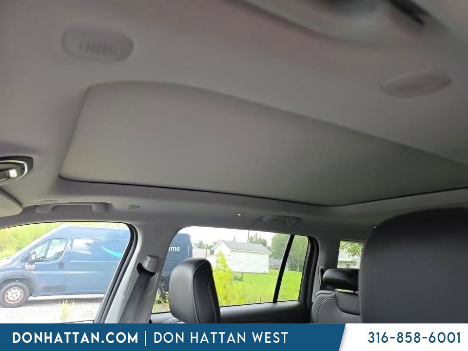 Used 2023 Jeep Grand Cherokee L Limited AWD/4WD image 11