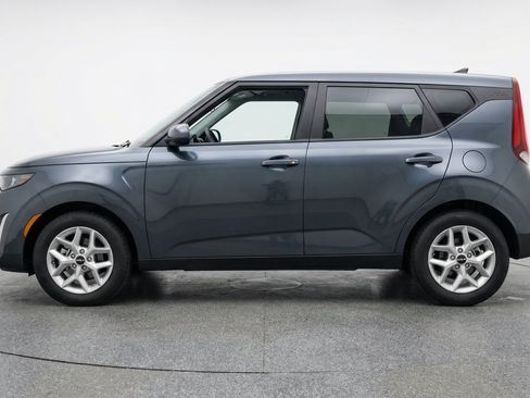 Used 2025 Kia Soul LX w/ LX Technology Package FWD image 5