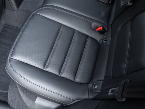 Certified 2026 Porsche Macan AWD/4WD image 36