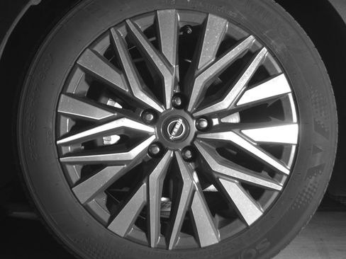 Used 2025 Nissan Altima 2.5 SV FWD image 12