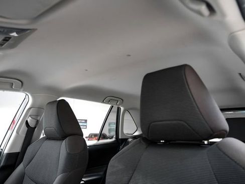 Used 2021 Toyota RAV4 LE image 30