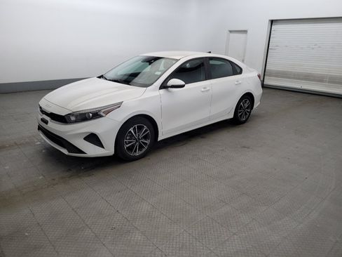 Used 2023 Kia Forte LXS w/ LXS Technology Package FWD image 2