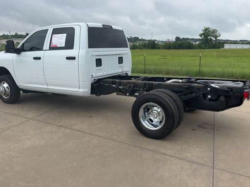 Used 2024 RAM 3500 Tradesman w/ Chrome Appearance Group AWD/4WD image 6
