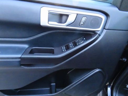 Used 2020 Ford Explorer XLT w/ Equipment Group 202A image 25