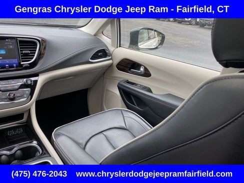 Certified 2024 Chrysler Pacifica Limited FWD image 26