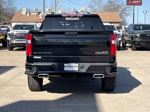 Used 2022 Chevrolet Silverado 1500 High Country w/ Technology Package image 4