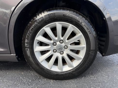 Used 2014 Chrysler 300 w/ Driver Convenience Group image 9