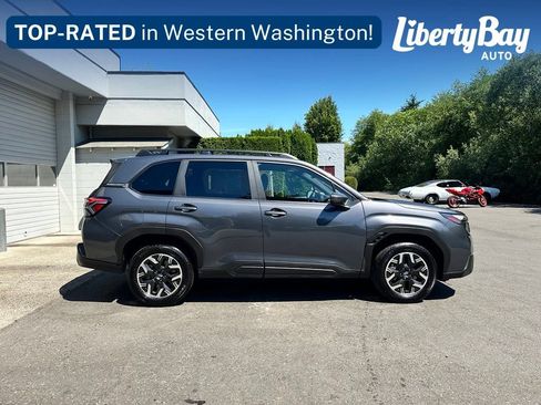 Used 2025 Subaru Forester Premium AWD/4WD image 8