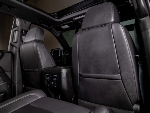 Used 2023 Chevrolet Tahoe Z71 w/ Luxury Package AWD/4WD image 27