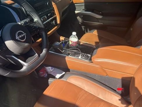 Used 2023 Nissan Pathfinder Platinum w/ Cargo Package image 5