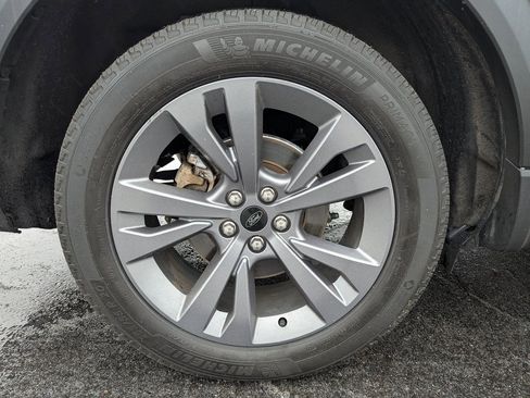 Used 2022 Ford Explorer XLT w/ Equipment Group 202A image 12