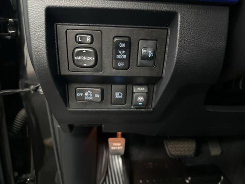 Used 2018 Toyota Tundra SR5 image 31