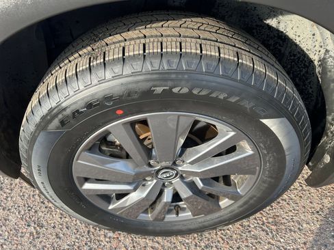 Used 2025 Nissan Pathfinder SV image 30