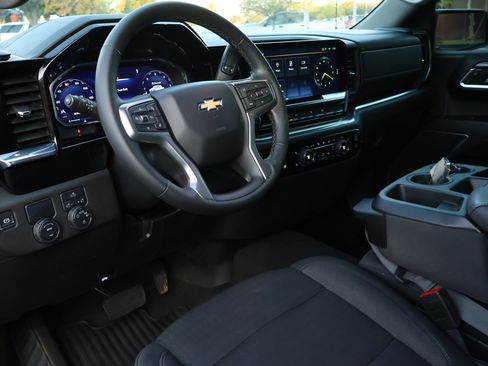 Used 2024 Chevrolet Silverado 1500 LT RWD image 3