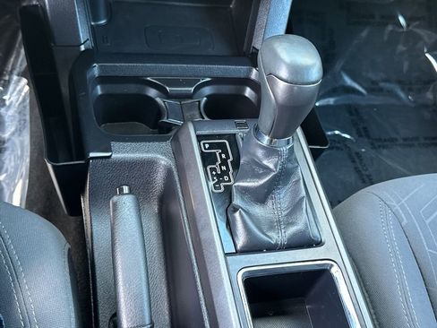 Used 2019 Toyota Tacoma TRD Off-Road AWD/4WD image 28