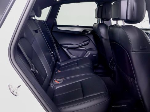 Certified 2026 Porsche Macan AWD/4WD image 9